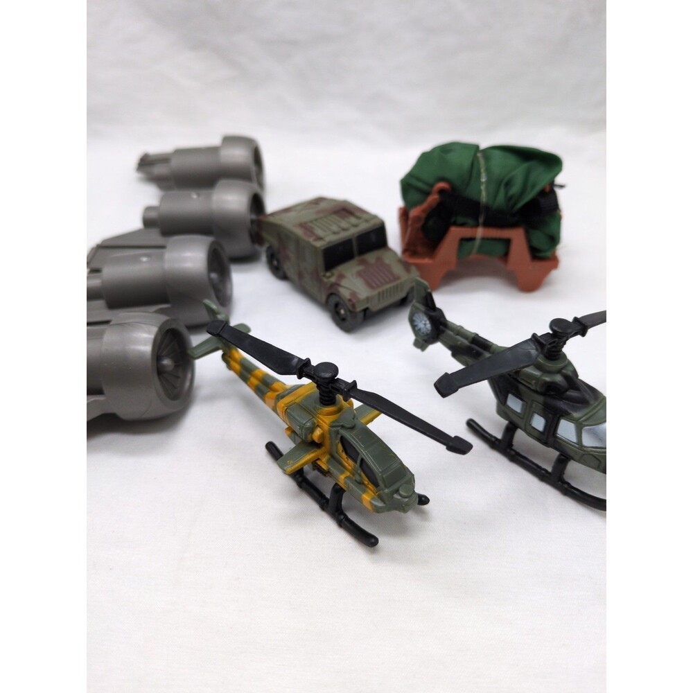 (8) Chap Mei 2010 Toys Helicopter Jeep + Extra